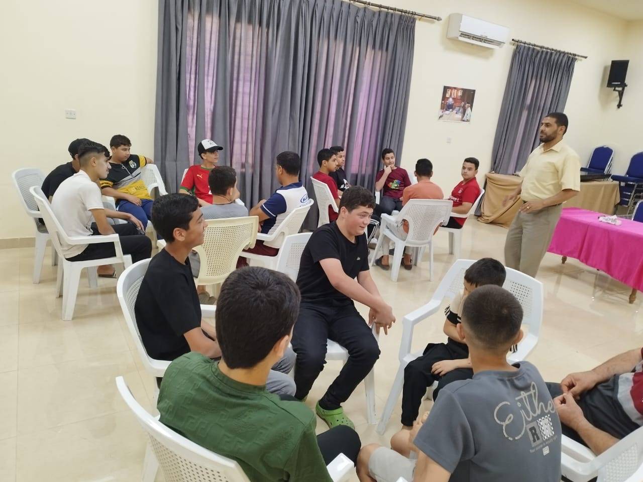 دورات تدريبية وأنشطة توعوية هادفة لتعزيز قدرات الشباب في إربد.