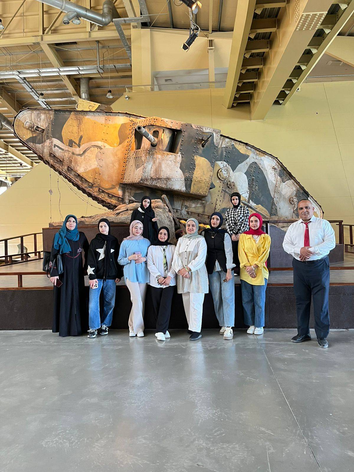 مركز شباب وشابات غرب إربد ينظم زيارة تعريفية لمتحف الدبابات الملكي