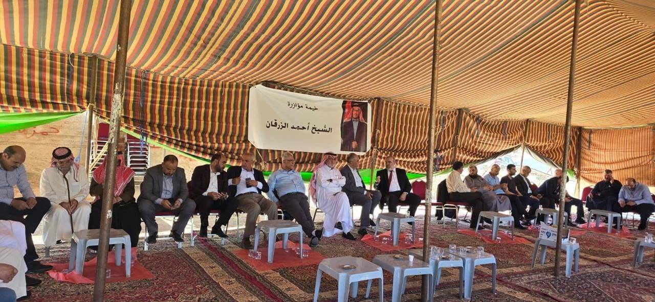 وجهاء ونواب وشخصيات وطنية في خيمة التضامن مع الزرقان في الطفيلة - صور  