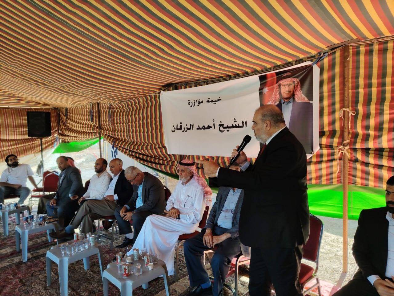 وجهاء ونواب وشخصيات وطنية في خيمة التضامن مع الزرقان في الطفيلة - صور  