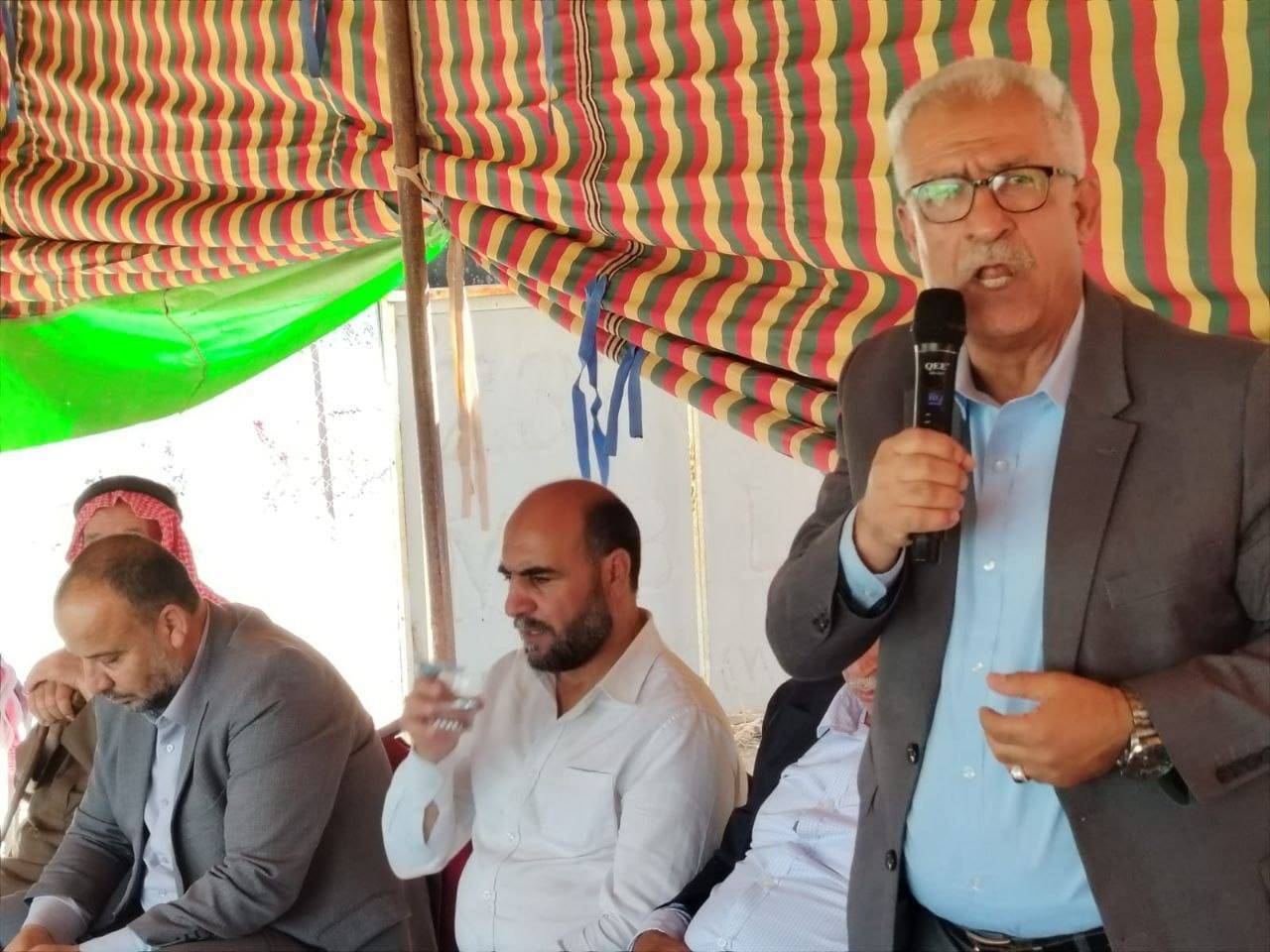 وجهاء ونواب وشخصيات وطنية في خيمة التضامن مع الزرقان في الطفيلة - صور  