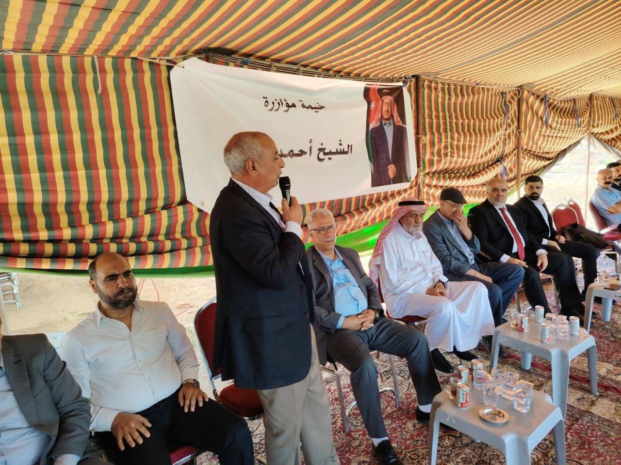 وجهاء ونواب وشخصيات وطنية في خيمة التضامن مع الزرقان في الطفيلة - صور  