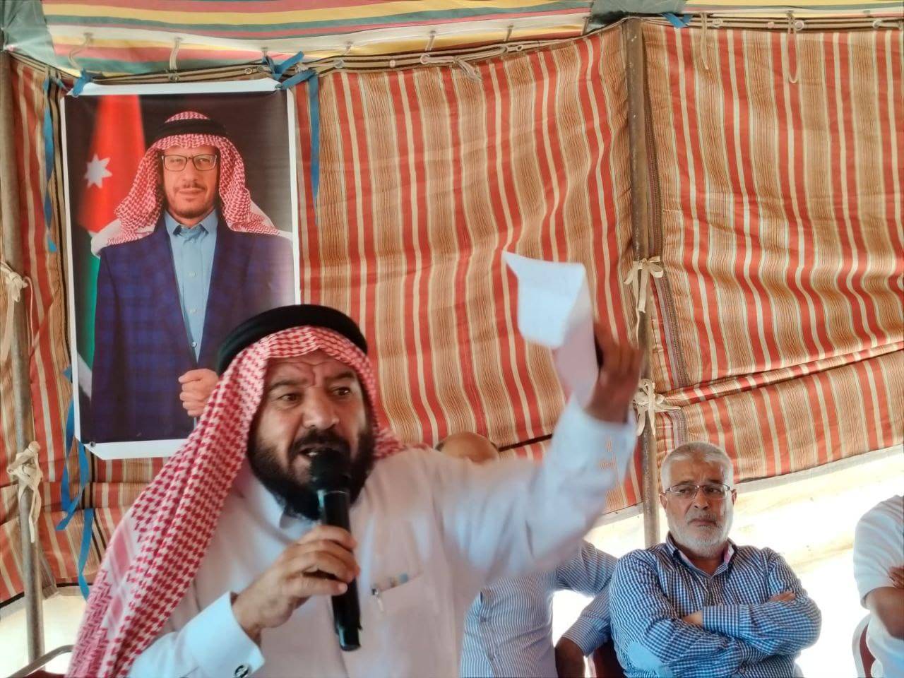 وجهاء ونواب وشخصيات وطنية في خيمة التضامن مع الزرقان في الطفيلة - صور  