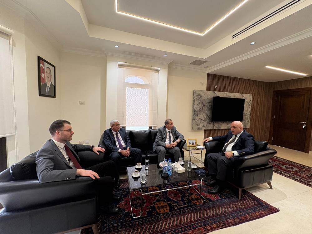 رئيس جامعة عمان العربية يزور سفارة أذربيجان لبحث آفاق التعاون الأكاديمي والثقافي