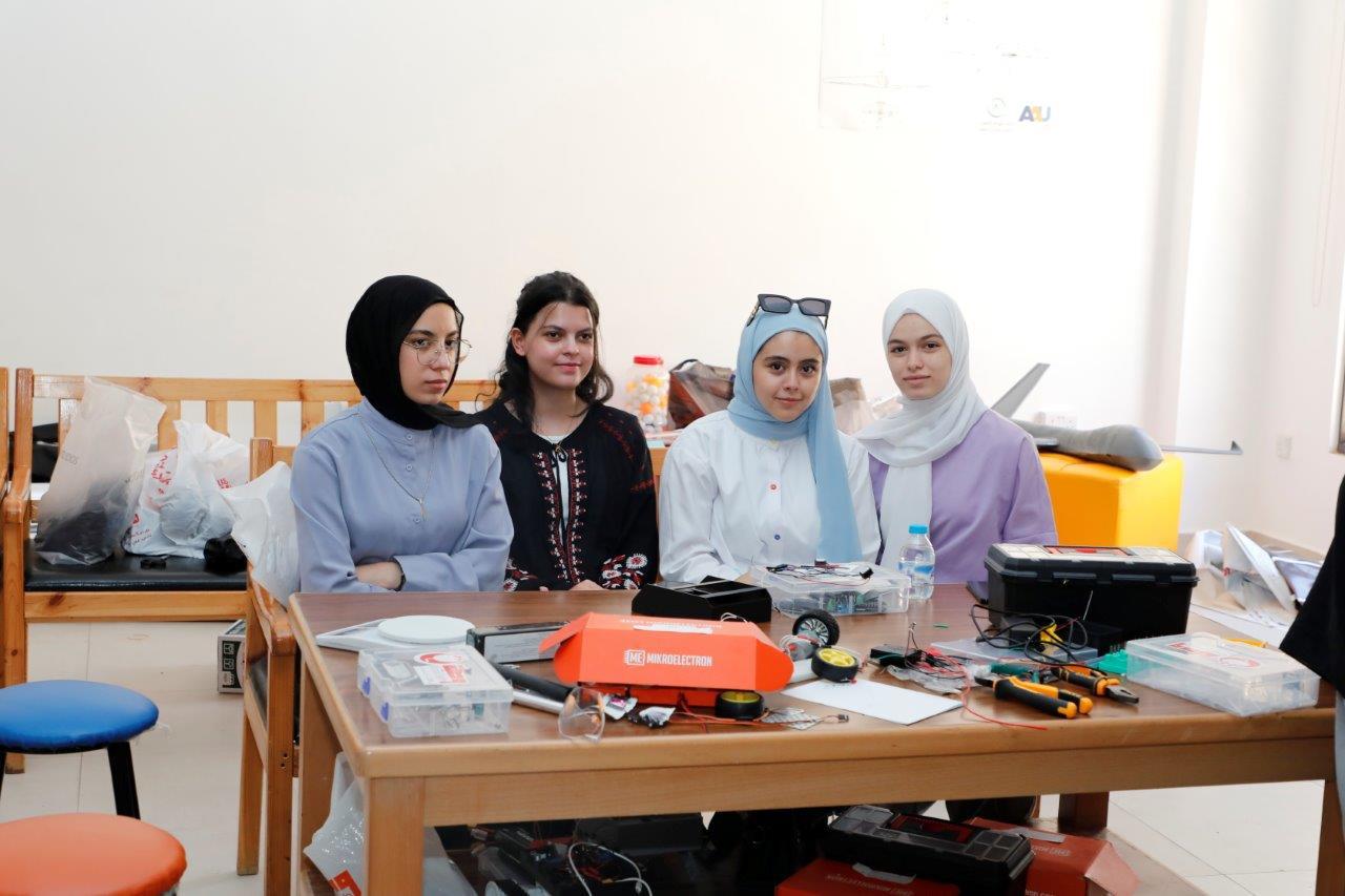 عمان العربية تعقد ورشة عمل متخصصة بالروبوتات الذكية وتطبيقاتها العملية