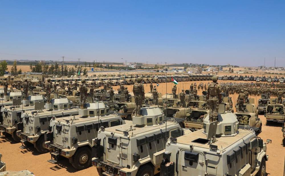 رئيس هيئة الأركان المشتركة يزور الوحدات النوعية المنتشرة ضمن منطقة حدود جابر