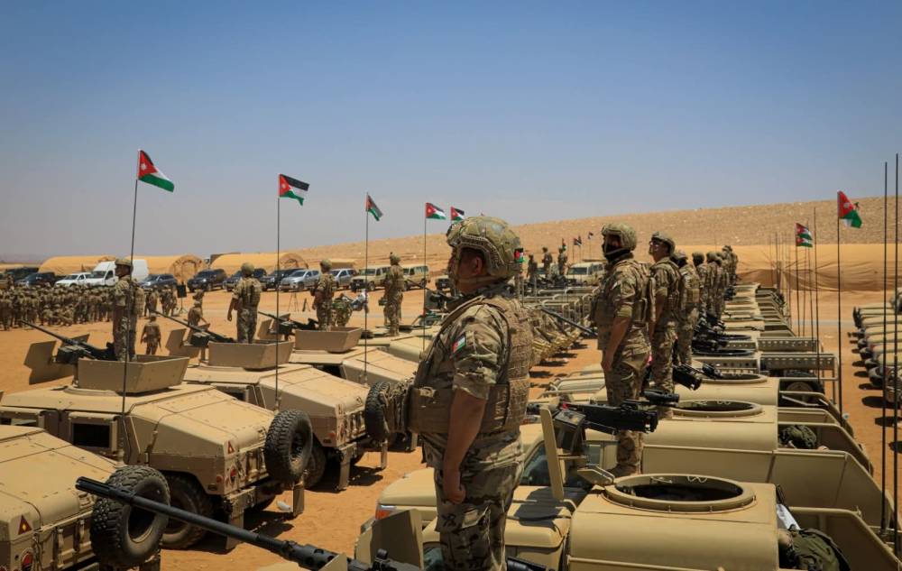 رئيس هيئة الأركان المشتركة يزور الوحدات النوعية المنتشرة ضمن منطقة حدود جابر