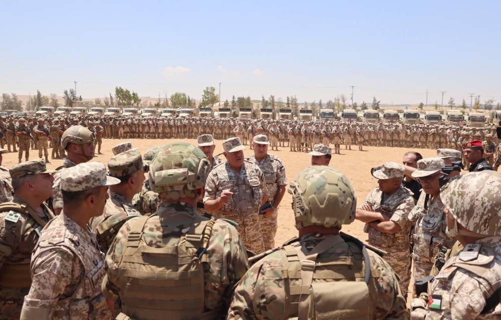 رئيس هيئة الأركان المشتركة يزور الوحدات النوعية المنتشرة ضمن منطقة حدود جابر