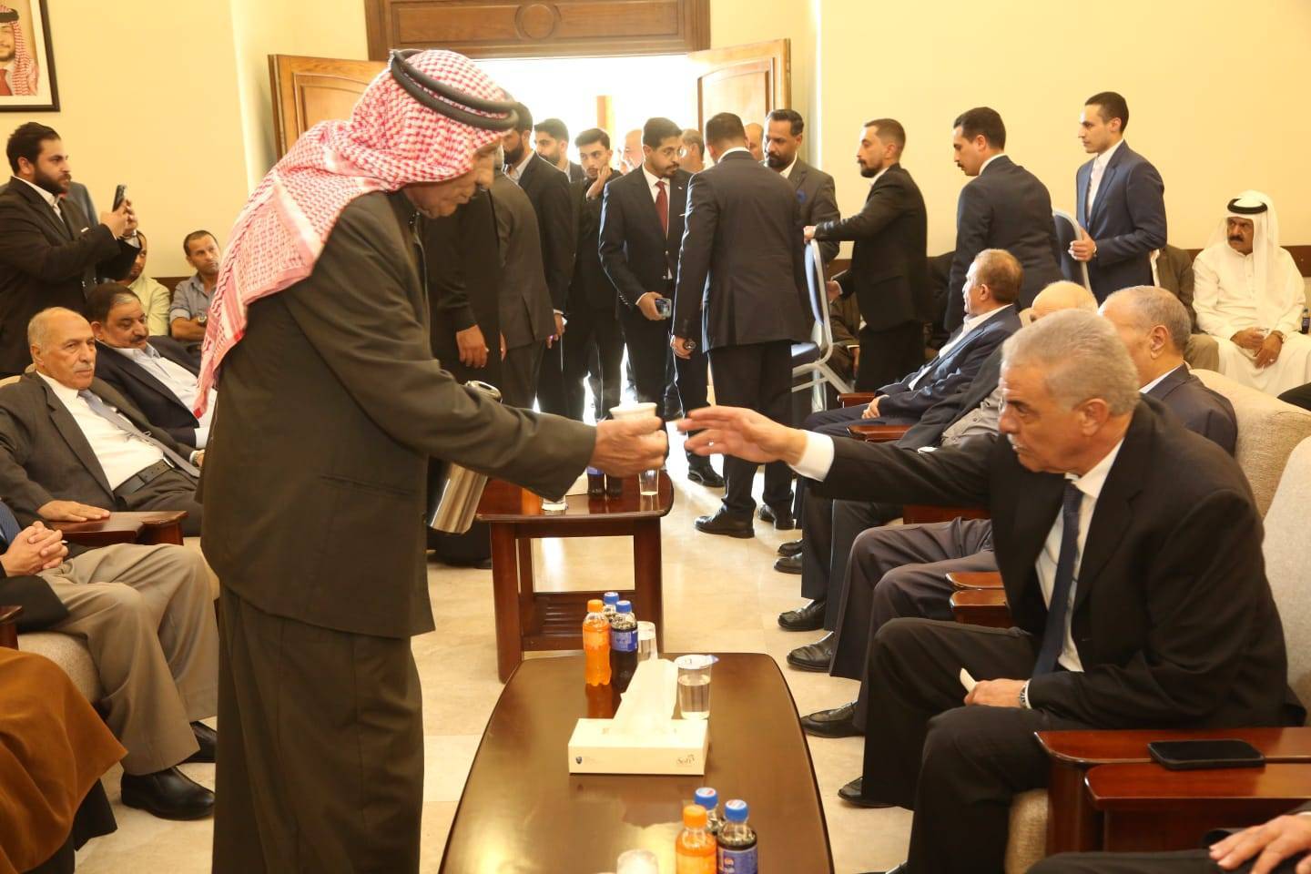 التيم و ابو صنوبر نسايب الحديد طلب و العبادي أعطى