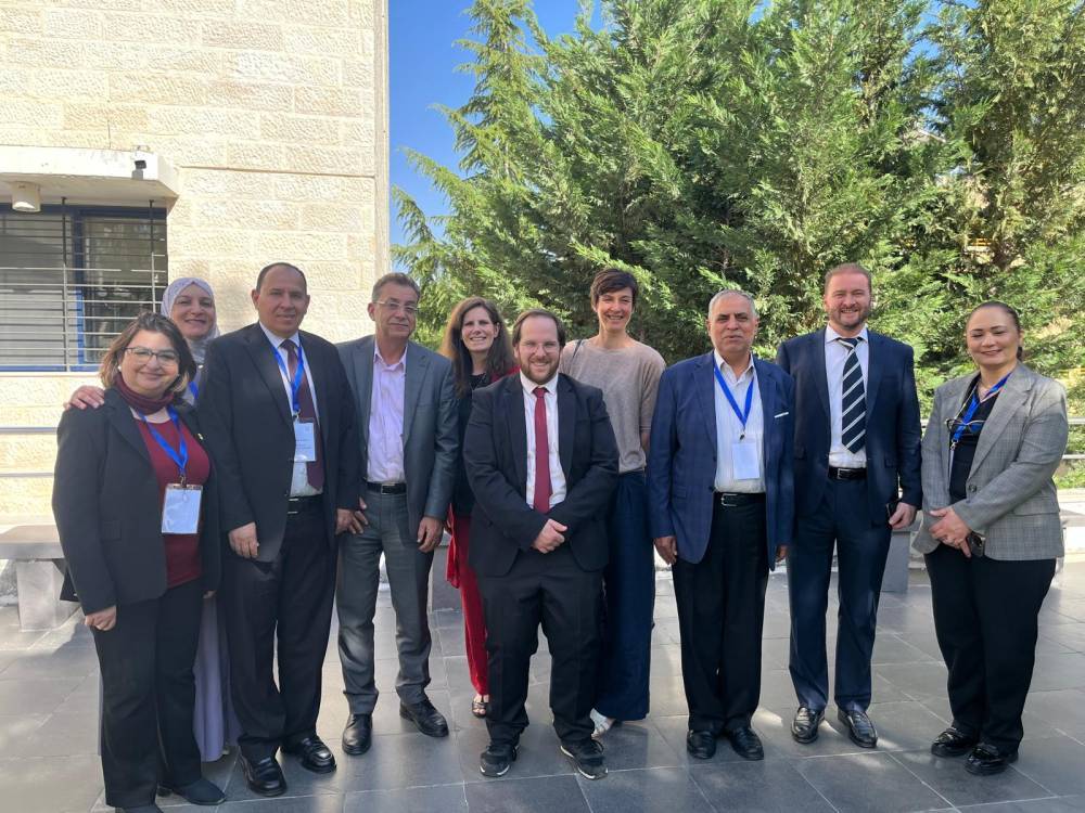 وزير الشباب يترأس جلسة تعريفية بجائزة الحسين للعمل التطوعي في الطفيلة