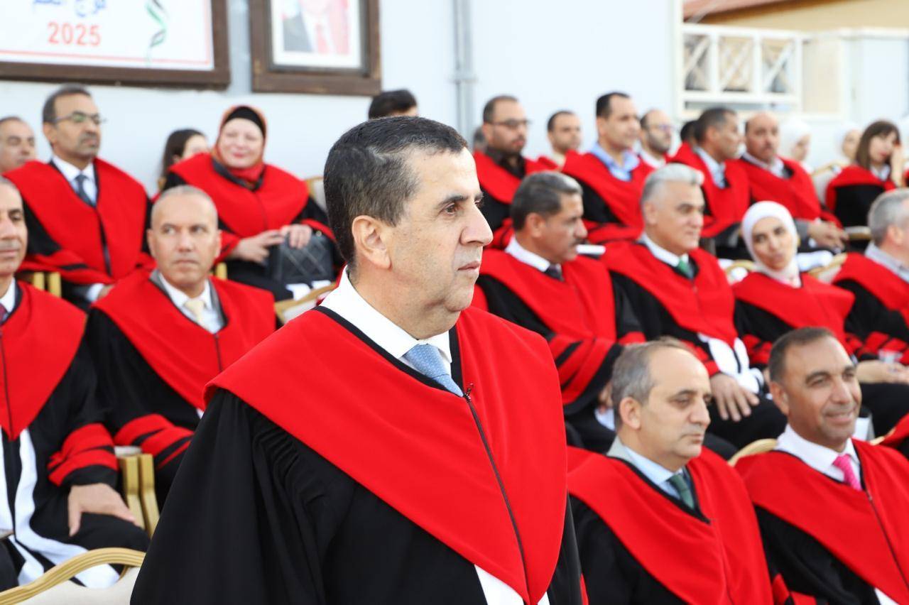 جامعة البلقاء التطبيقية تتوّج احتفالاتها بـ(فوج العلم) بتخريج طلبة كلية الطب وكلية الدراسات العليا