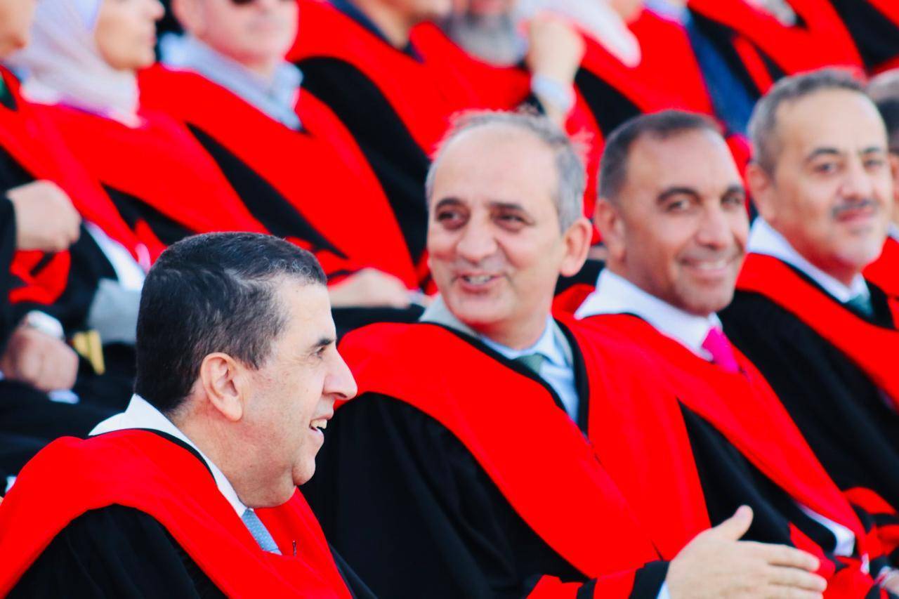 جامعة البلقاء التطبيقية تتوّج احتفالاتها بـ(فوج العلم) بتخريج طلبة كلية الطب وكلية الدراسات العليا