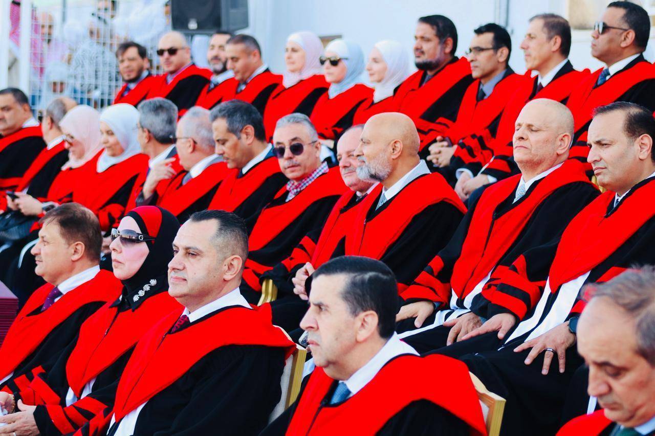 جامعة البلقاء التطبيقية تتوّج احتفالاتها بـ(فوج العلم) بتخريج طلبة كلية الطب وكلية الدراسات العليا