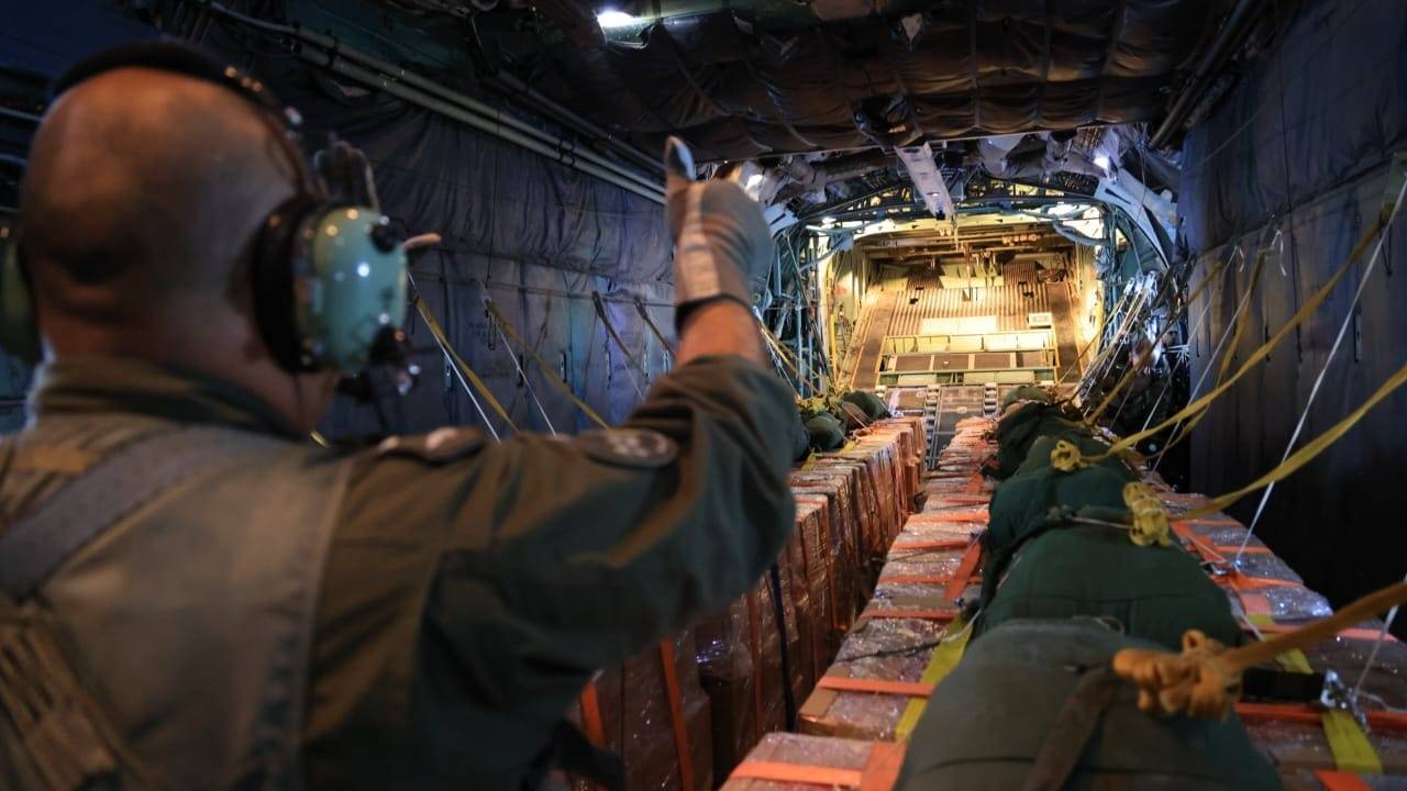 الأردن ينفذ 5 إنزالات جديدة على غزة بمشاركة عدة دول (صور)