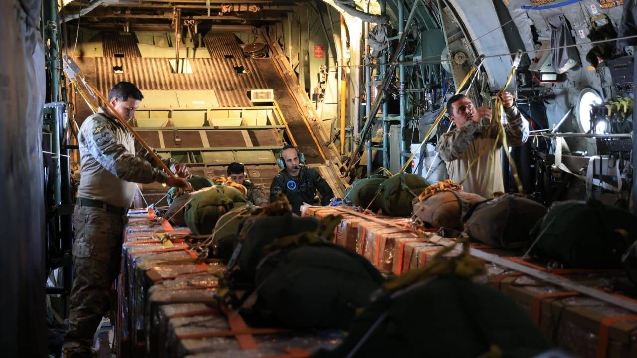 الأردن ينفذ 5 إنزالات جديدة على غزة بمشاركة عدة دول (صور)