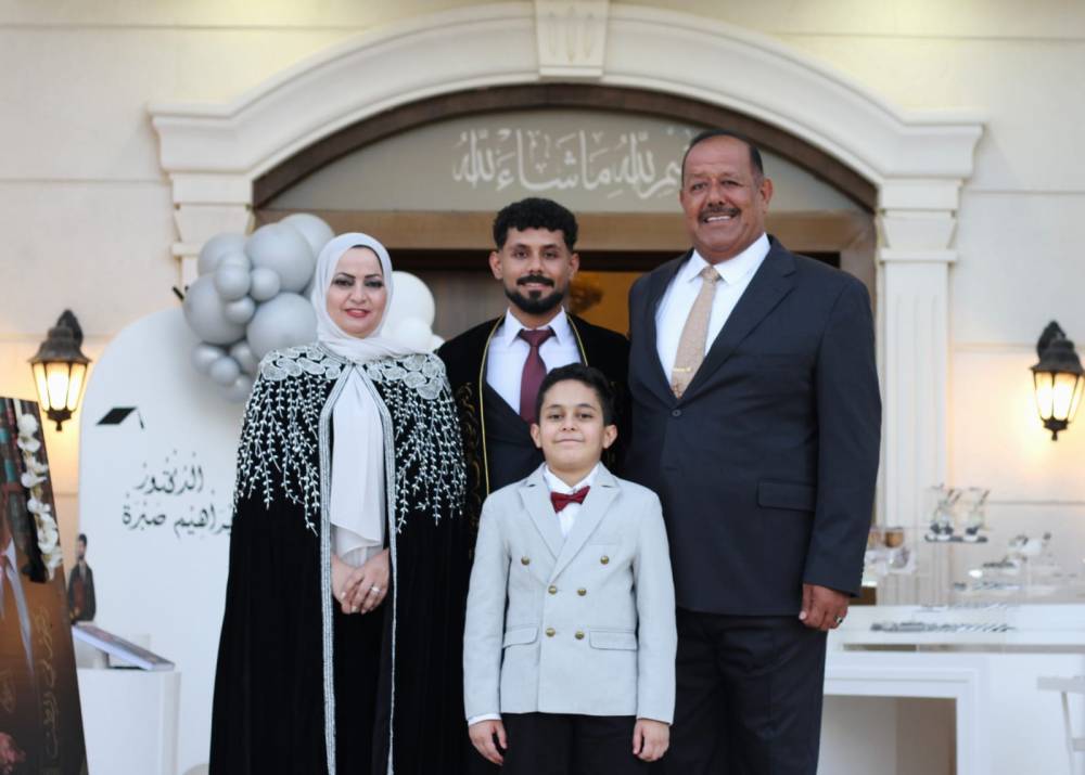 العقيد محمد صبرة يحتفل بتخرج نجله الدكتور ابراهيم - صور