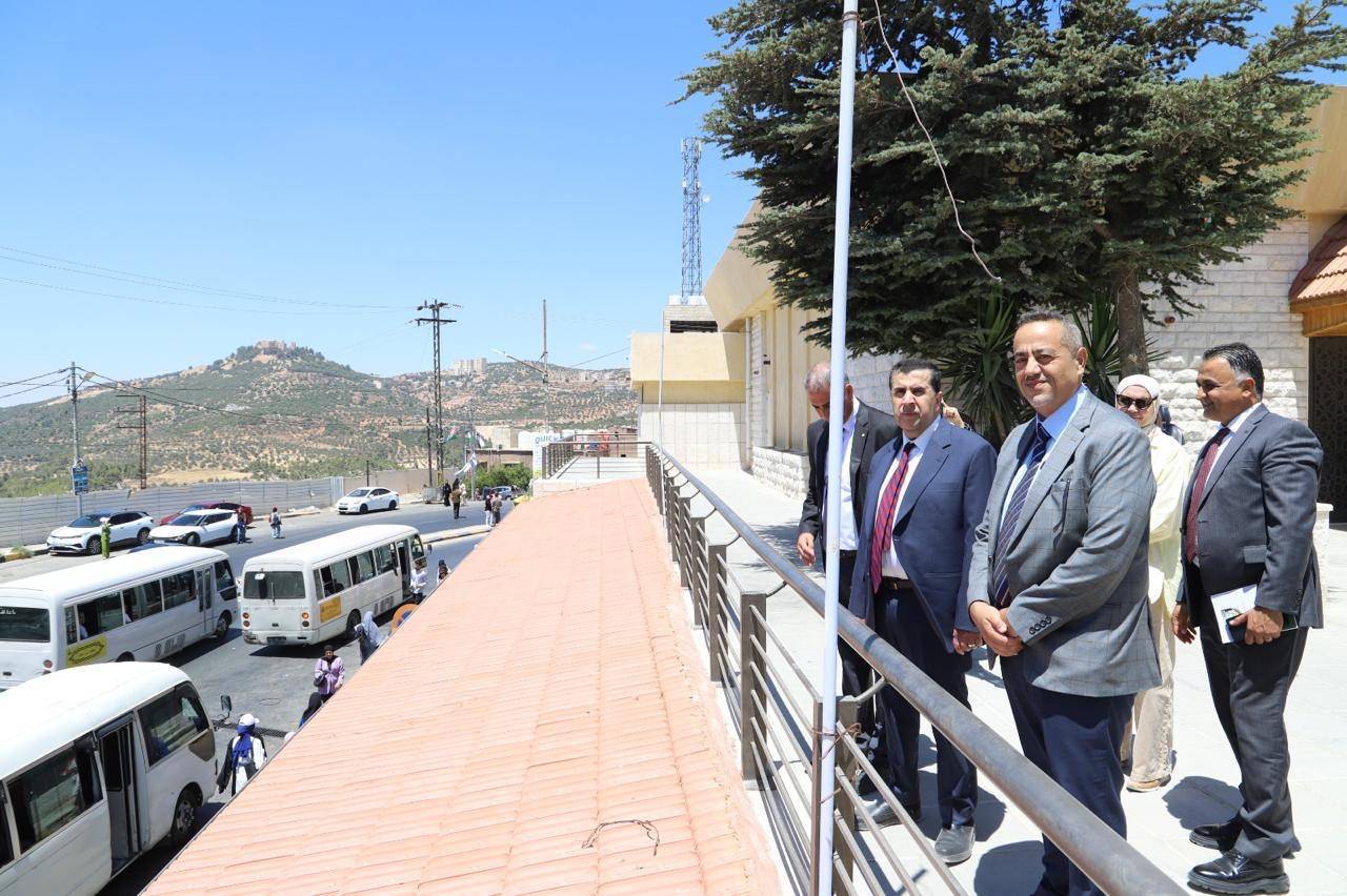 رئيس جامعة البلقاء التطبيقية يتفقد مشروعي كلية جرش التقنية وكلية عجلون الجامعية