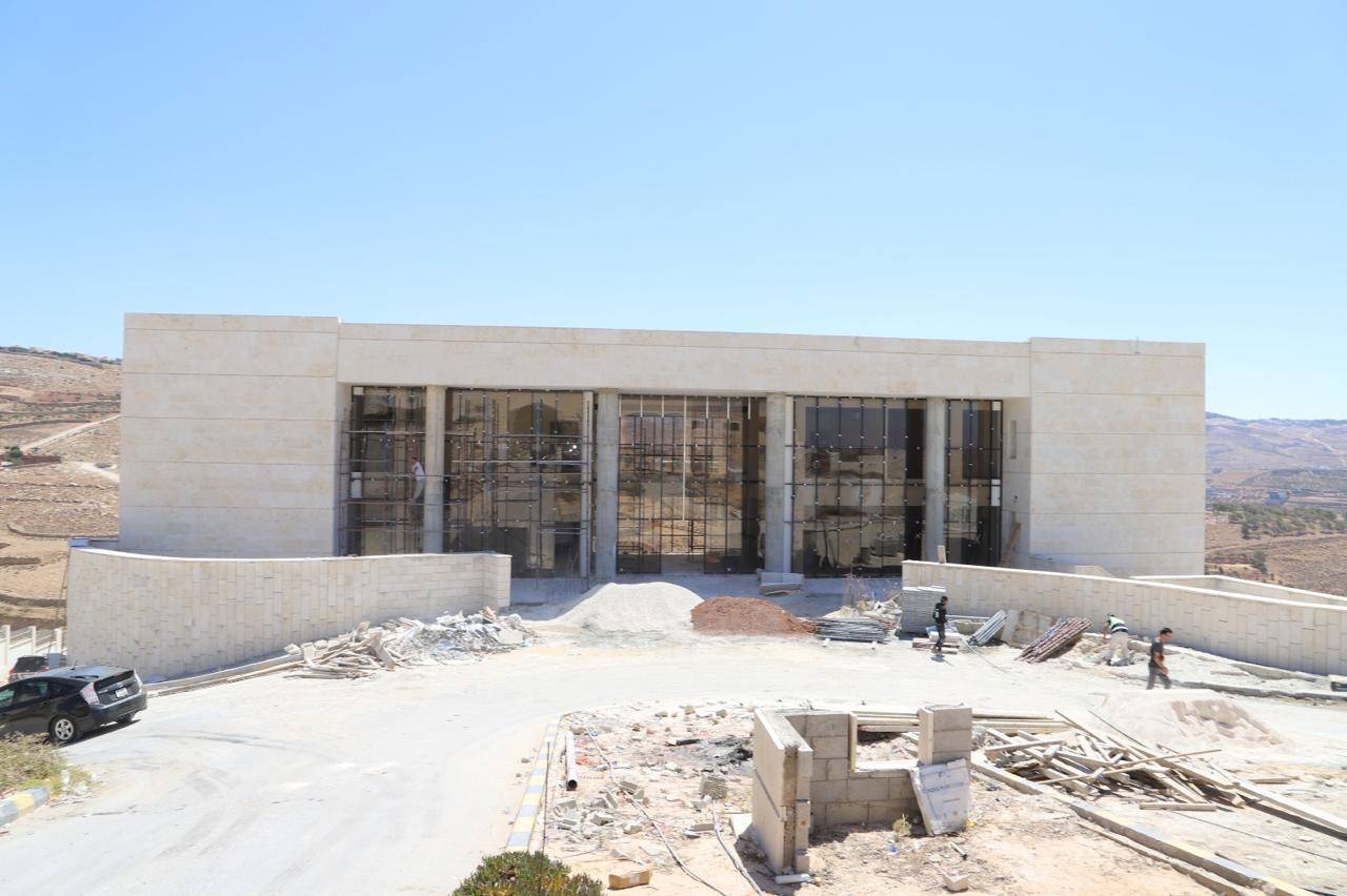 رئيس جامعة البلقاء التطبيقية يتفقد مشروعي كلية جرش التقنية وكلية عجلون الجامعية