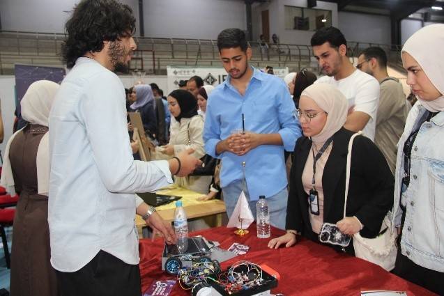 جامعة عمان العربية تبرز ريادتها الأكاديمية في فعاليةIEEE بعرض نوعي ومشاريع طلابية مبتكرة