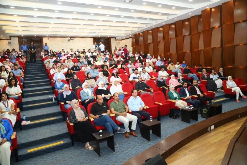 رئيس جامعة البترا يؤكد أهمية العمل التطوعي خلال استضافة الجامعة جلسة تعريفية بجائزة الحسين بن عبد الله الثاني