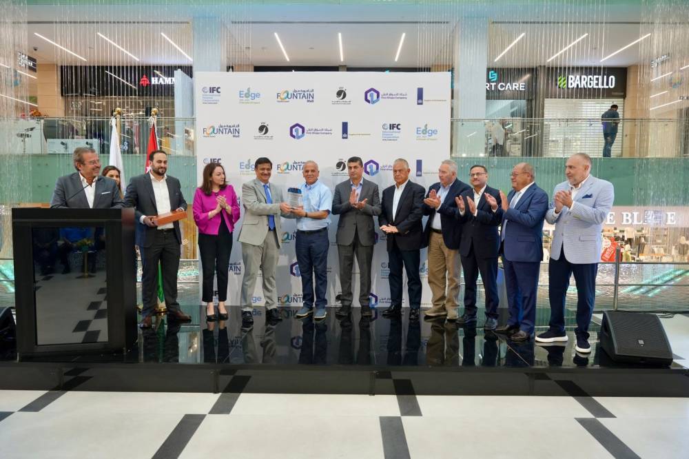 النافورة مول/ العقبة يتسلم شهادة (EDGE) العالمية