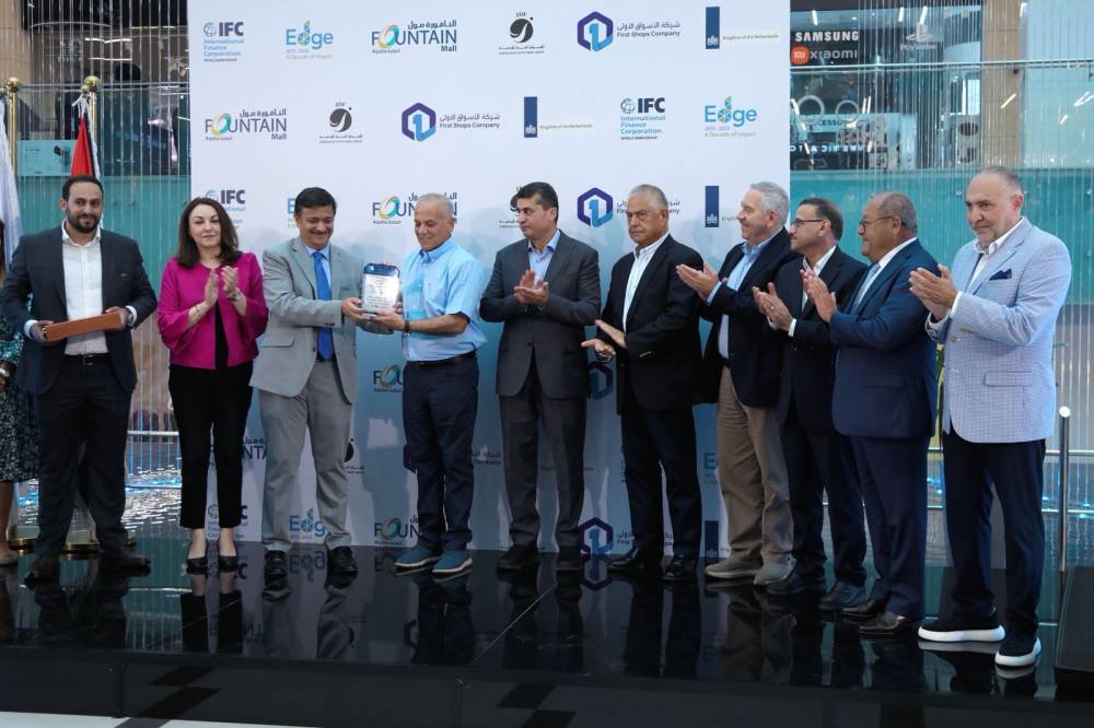 النافورة مول/ العقبة يتسلم شهادة (EDGE) العالمية