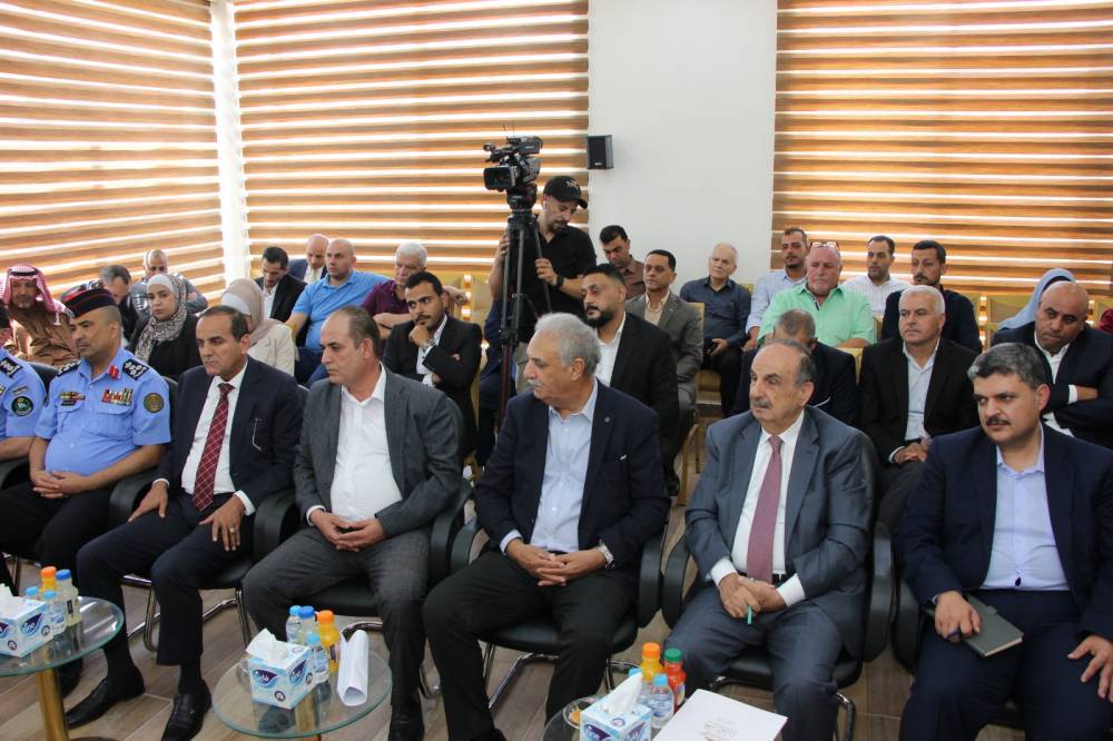 الوزير القضاة يلتقي المستثمرين في مدينة مادبا الصناعية