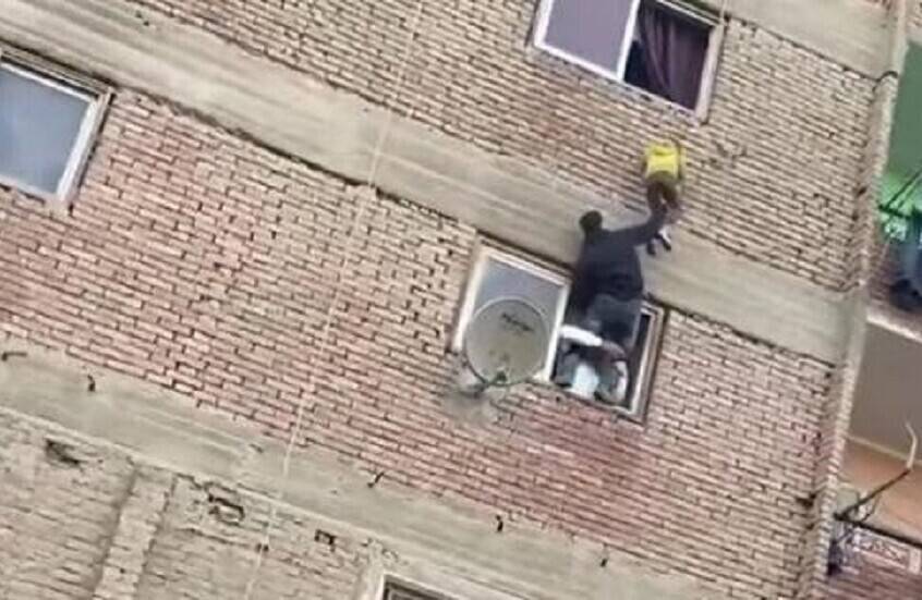 فيديو لسائح كويتي ينقذ طفلا مصريا بطريقة بطولية.. ما حقيقته؟