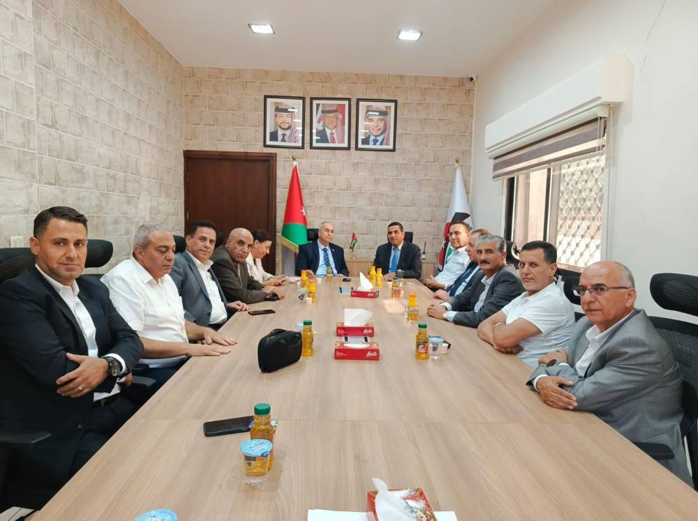 ابو علي يلتقي رئيس واعضاء خبراء ضريبة الدخل والمبيعات