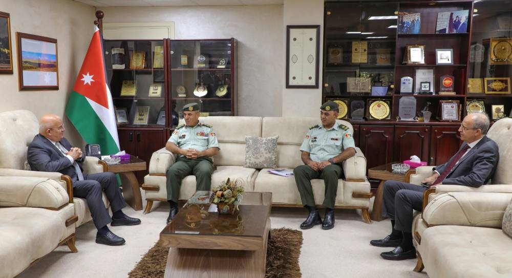 الجامعة الهاشمية وكلية الأمير الحسين الفنية العسكرية تبحثان تعزيز التعاون الأكاديمي والتقني