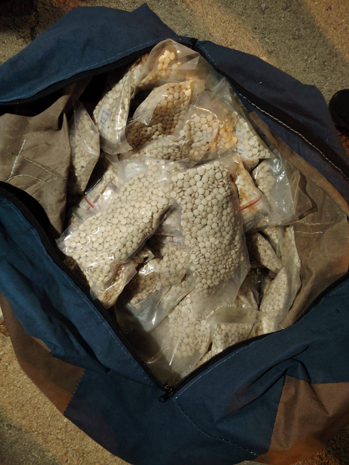 الامن: القبض على تاجر مخدرات مرتبط بعصابات إقليمية.. واحباط محاولتي تهريب 750 ألف حبّة مخدرة - صور  