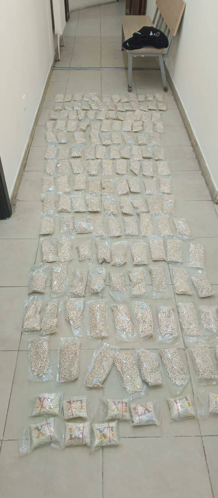 الامن: القبض على تاجر مخدرات مرتبط بعصابات إقليمية.. واحباط محاولتي تهريب 750 ألف حبّة مخدرة - صور  