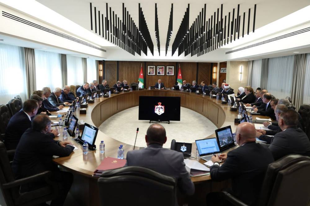 مجلس الوزراء يقرر تركيب أنظمة طاقة شمسية بقدرة 3.6 كيلو واط لمنازل ذوي الشهداء