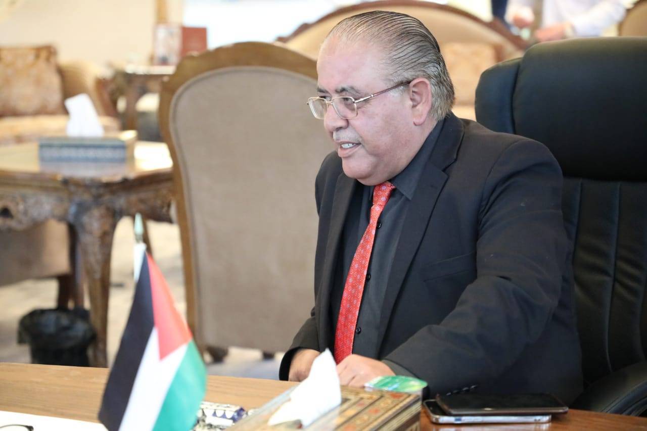 معالي وزير الثقافة يكرم أبو الحروف