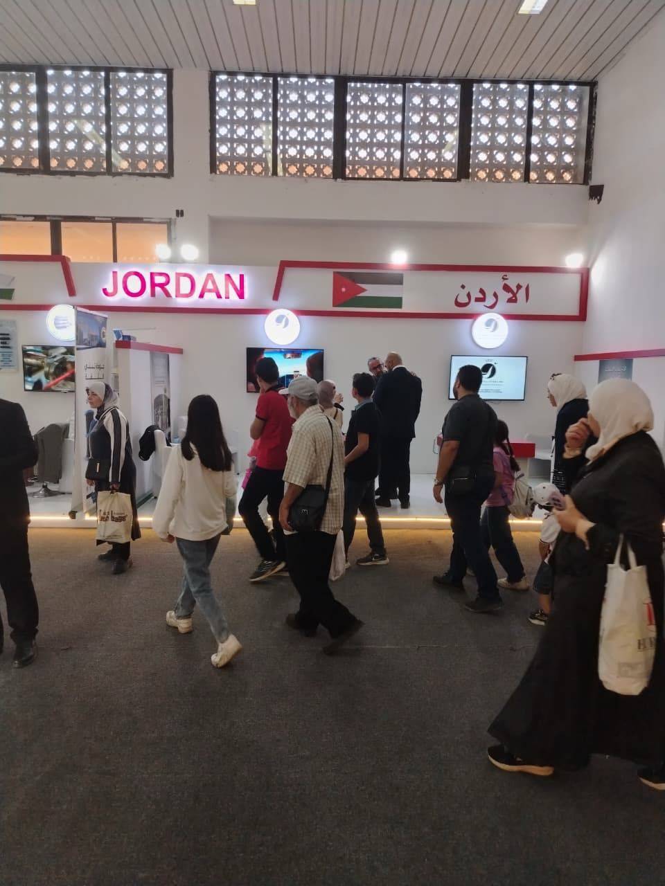 أصداء واسعة لجناح الأسواق الحرة الأردنية في معرض دمشق الدولي