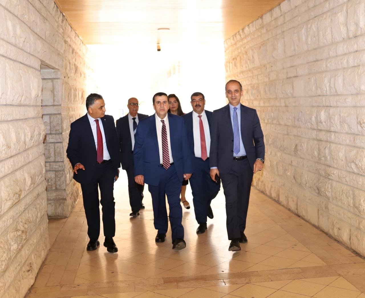 العجلوني يتفقد سير امتحان الشامل العملي للدورة الصيفية 2025 في البلقاء التطبيقية