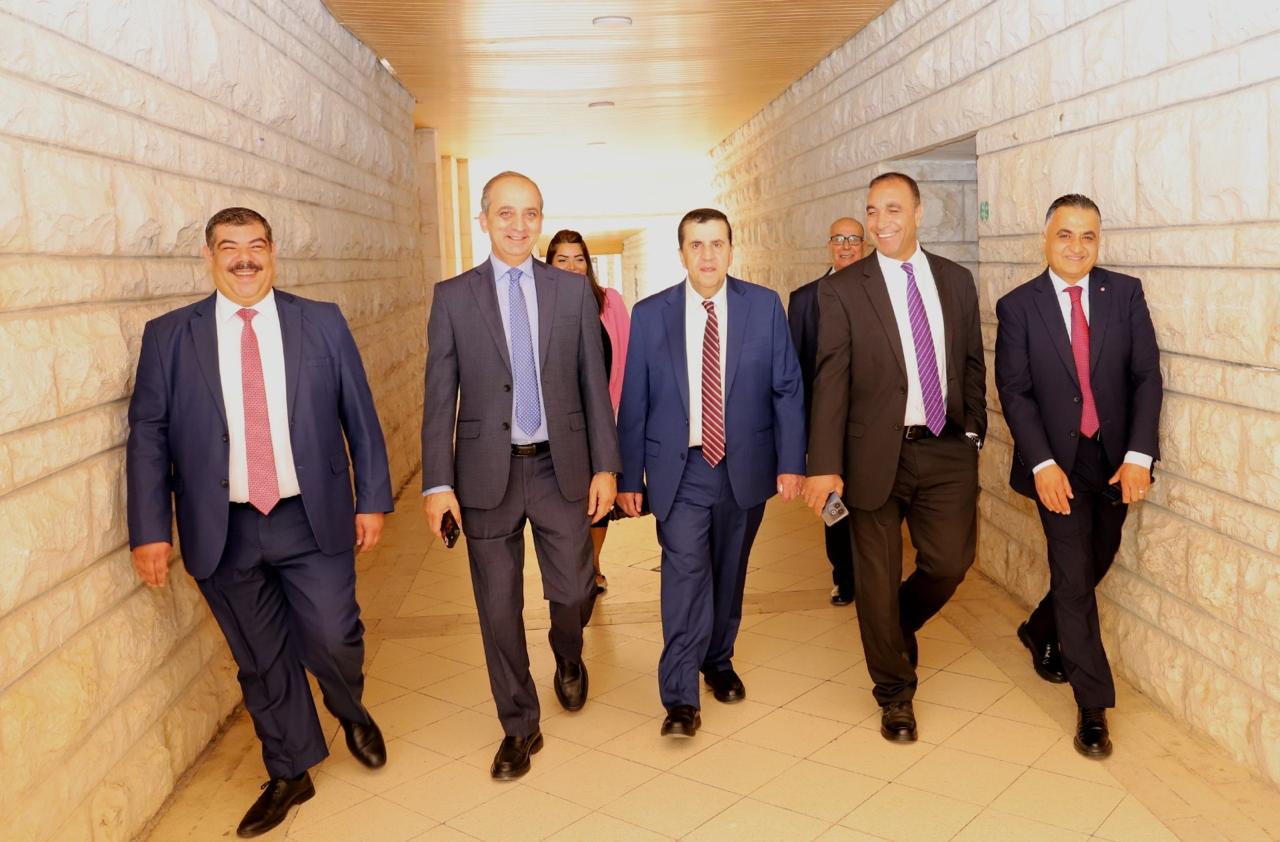 العجلوني يتفقد سير امتحان الشامل العملي للدورة الصيفية 2025 في البلقاء التطبيقية