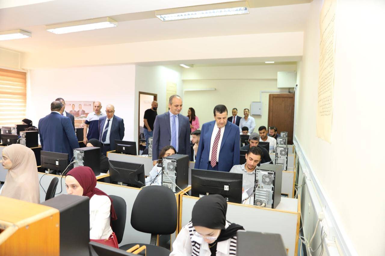 العجلوني يتفقد سير امتحان الشامل العملي للدورة الصيفية 2025 في البلقاء التطبيقية