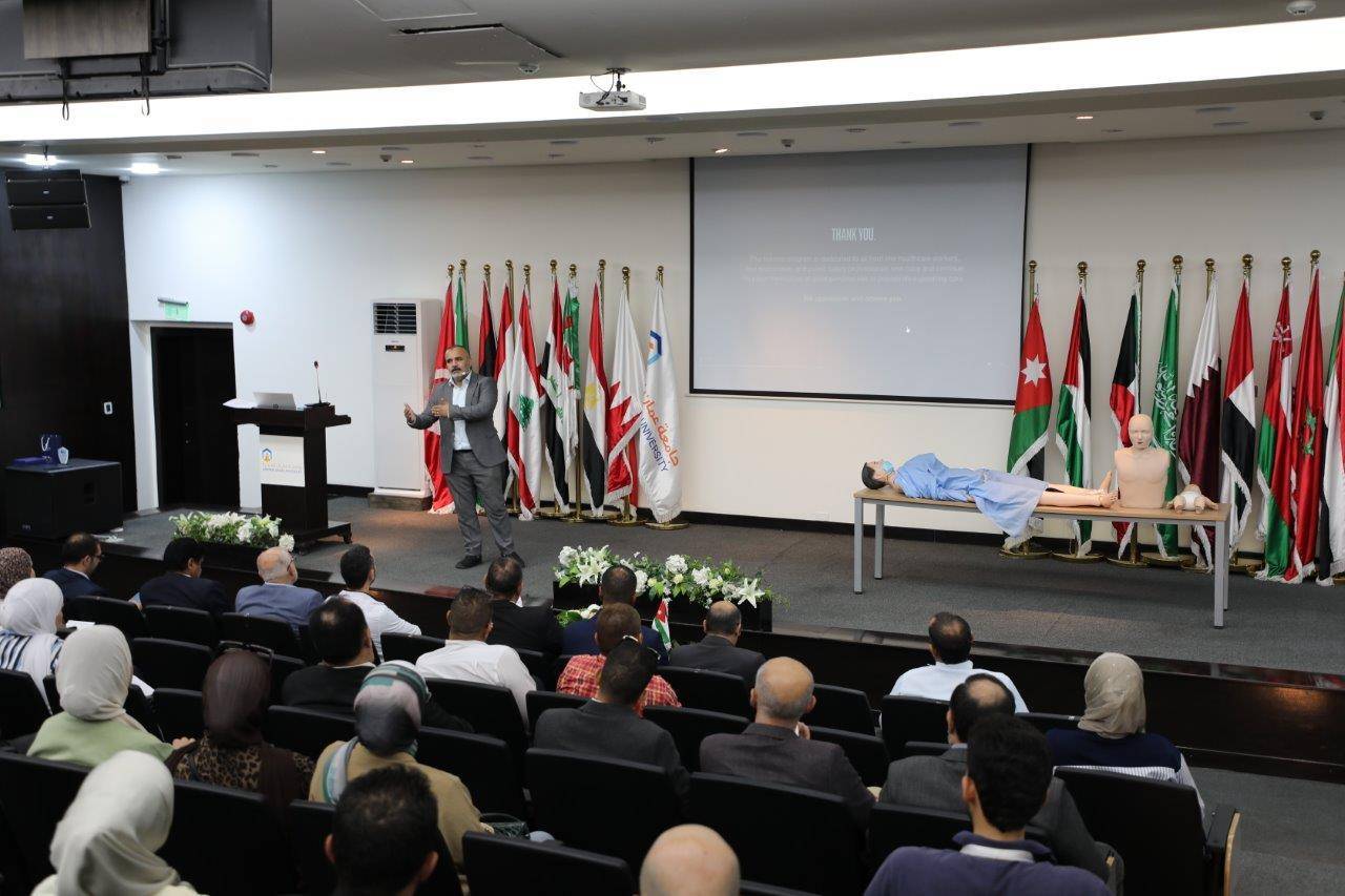 جامعة عمان العربية تعقد محاضرة تدريبية حول دعم الحياة الأساسي للإسعافات الأولية