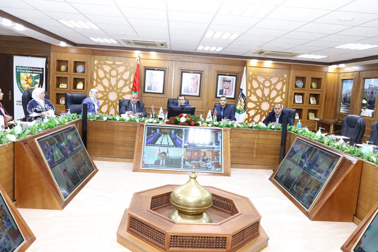 جامعة البلقاء التطبيقية توقّع مذكرة تفاهم واتفاقية تعاون بحثي مع جامعة ماليزيا كلانتان عبر تقنية الواقع الافتراضي