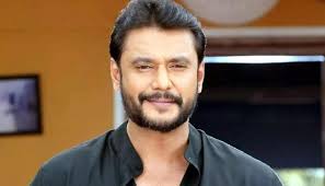 ممثل هندي ينهار باكياً أمام القاضي: أعطوني السم لأموت