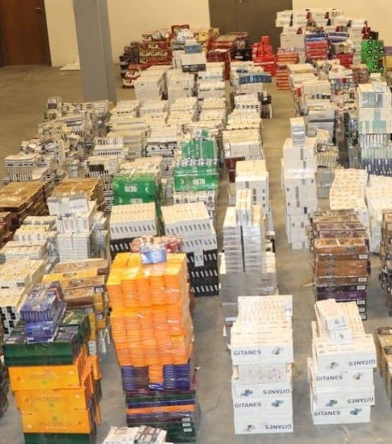 الجمارك: ضبط ما يزيد عن 13100 كروز دخان وكميات كبيرة من السجائر الإلكترونية والمعسل