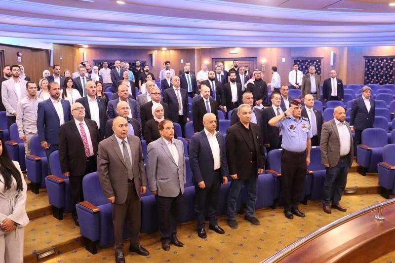 إشهار كتاب حين يصمت السلاح... تبدأ القصة للعقيد المتقاعد الخطيب