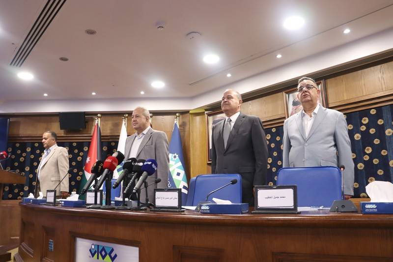 إشهار كتاب حين يصمت السلاح... تبدأ القصة للعقيد المتقاعد الخطيب