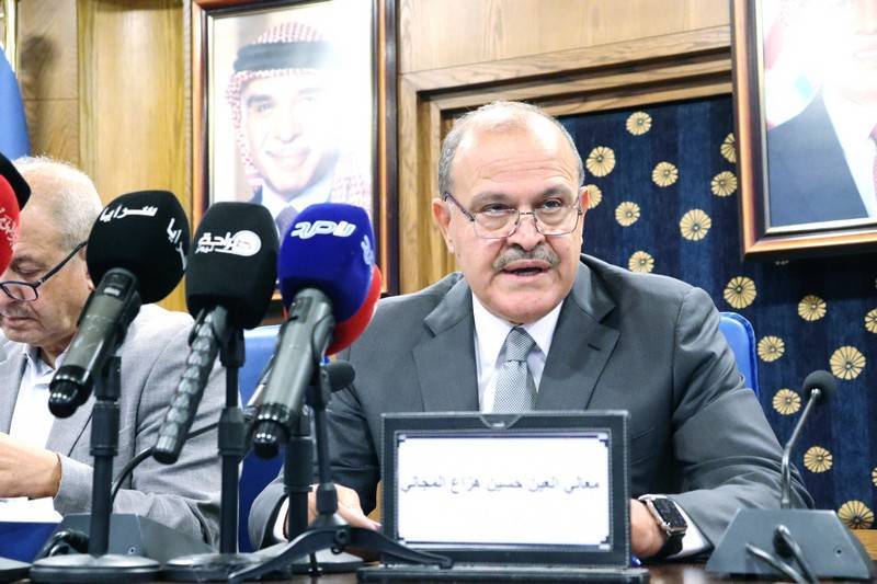 إشهار كتاب حين يصمت السلاح... تبدأ القصة للعقيد المتقاعد الخطيب