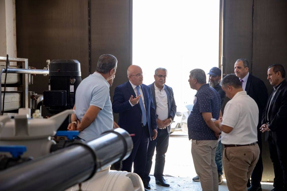 رئيس الجامعة الهاشمية يتفقد محطتي الطاقة الشمسية وتحلية المياه ويؤكد على أهمية استدامتهما وتطويرهما