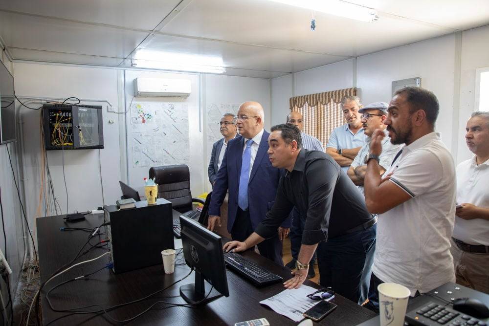 رئيس الجامعة الهاشمية يتفقد محطتي الطاقة الشمسية وتحلية المياه ويؤكد على أهمية استدامتهما وتطويرهما