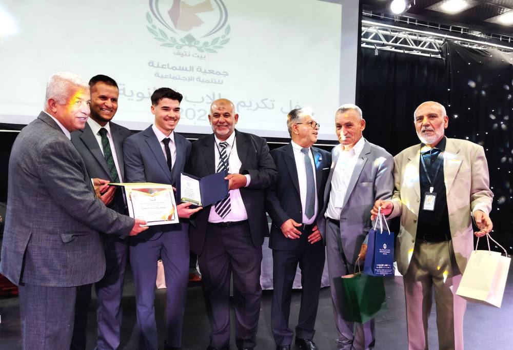 جامعة عمان العربية تحتفي بالطلبة المتفوقين وتستعرض تخصصاتها الجديدة في مدارس الحصاد