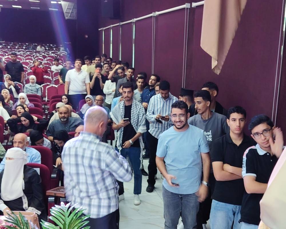 جامعة عمان العربية تحتفي بالطلبة المتفوقين وتستعرض تخصصاتها الجديدة في مدارس الحصاد