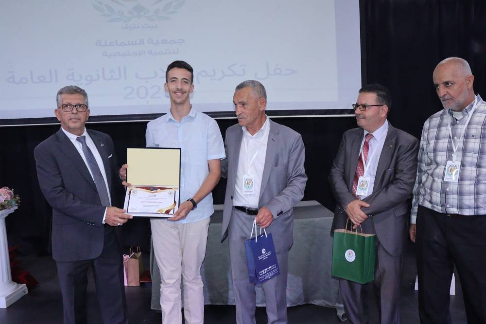 جامعة عمان العربية تحتفي بالطلبة المتفوقين وتستعرض تخصصاتها الجديدة في مدارس الحصاد